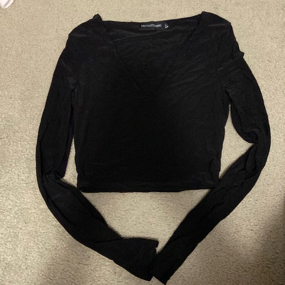 Black long sleeve crop top